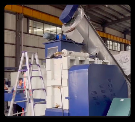 1000 kg/h machine à sécher le plastique Ce machine à comprimer le plastique 90kw - 350kw