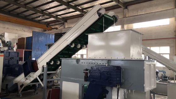 Machine de recyclage de granulés de plastique à vis unique